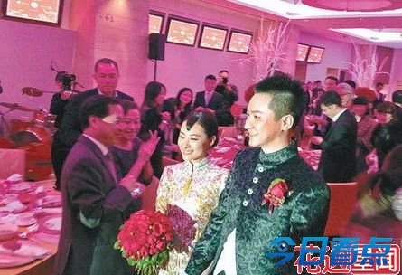 刘璇香港摆法式婚宴 婚礼奢华百万元定制皇室玫瑰