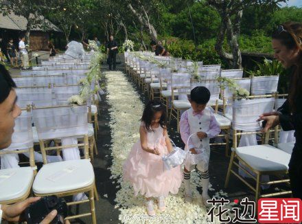 直播：杨幂刘恺威婚礼拥吻 执子之手与子偕老