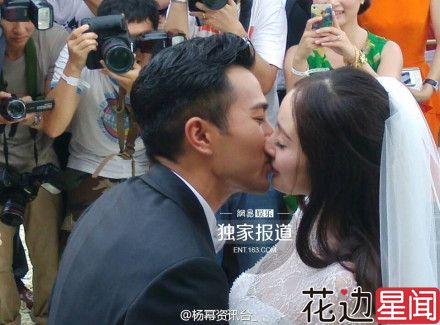 直播：杨幂刘恺威婚礼拥吻 执子之手与子偕老