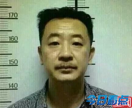 黄海波常赴会所玩乐 被抓前携女友回京